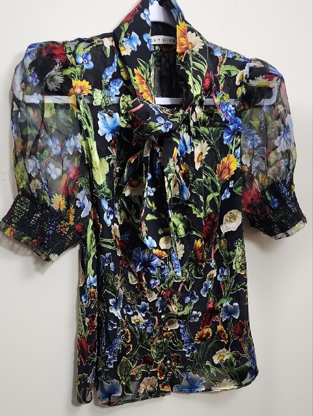 Alice + Olivia Brentley Floral Tie Neck Puff Sleeve Blouse Black Sheer Silk Mix - Picture 3 of 9